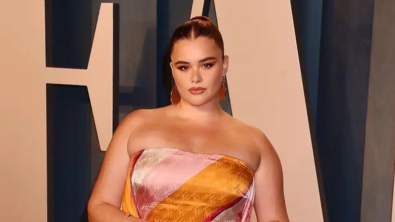 Barbie Ferreira wearing Fendi at the Vanity Fair Oscar Party 2022 (Alamy/PA)