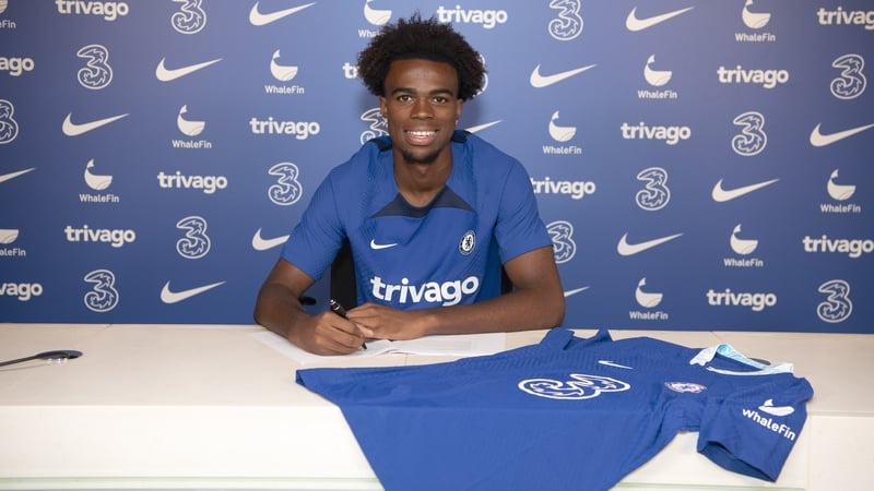 Carney Chukwuemeka inks a deal at the Stamford Bridge club