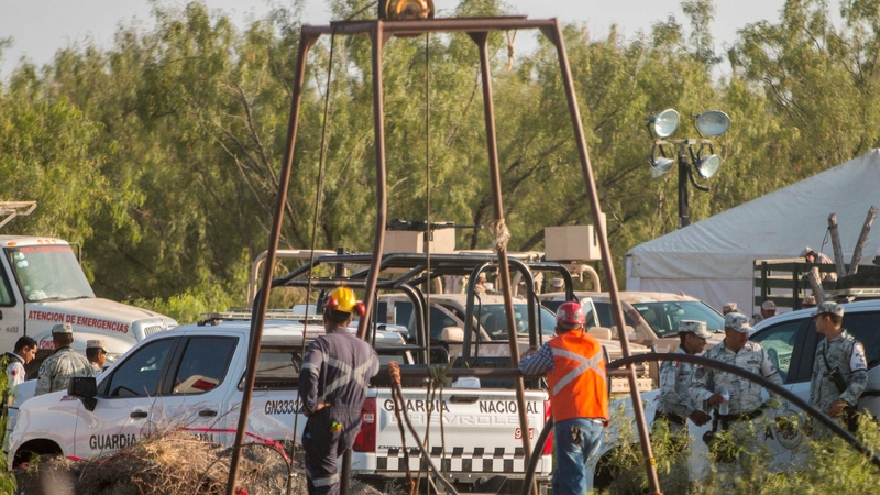 Nearly 400 soldiers and other personnel, including six military scuba divers, have joined the effort to free the miners