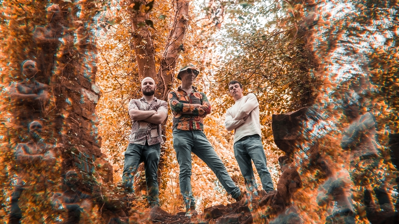 Myriad Things: "A curious mix of Deep Purple, Joe Satriani and Jane's Addiction... Maybe a strange blend of Black Sabbath, The Doors, and the Durutti Column...?"