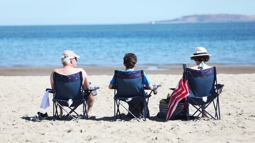People have been advised to regularly apply sun cream when out in the sunshine this week (Pic: RollingNews.ie)