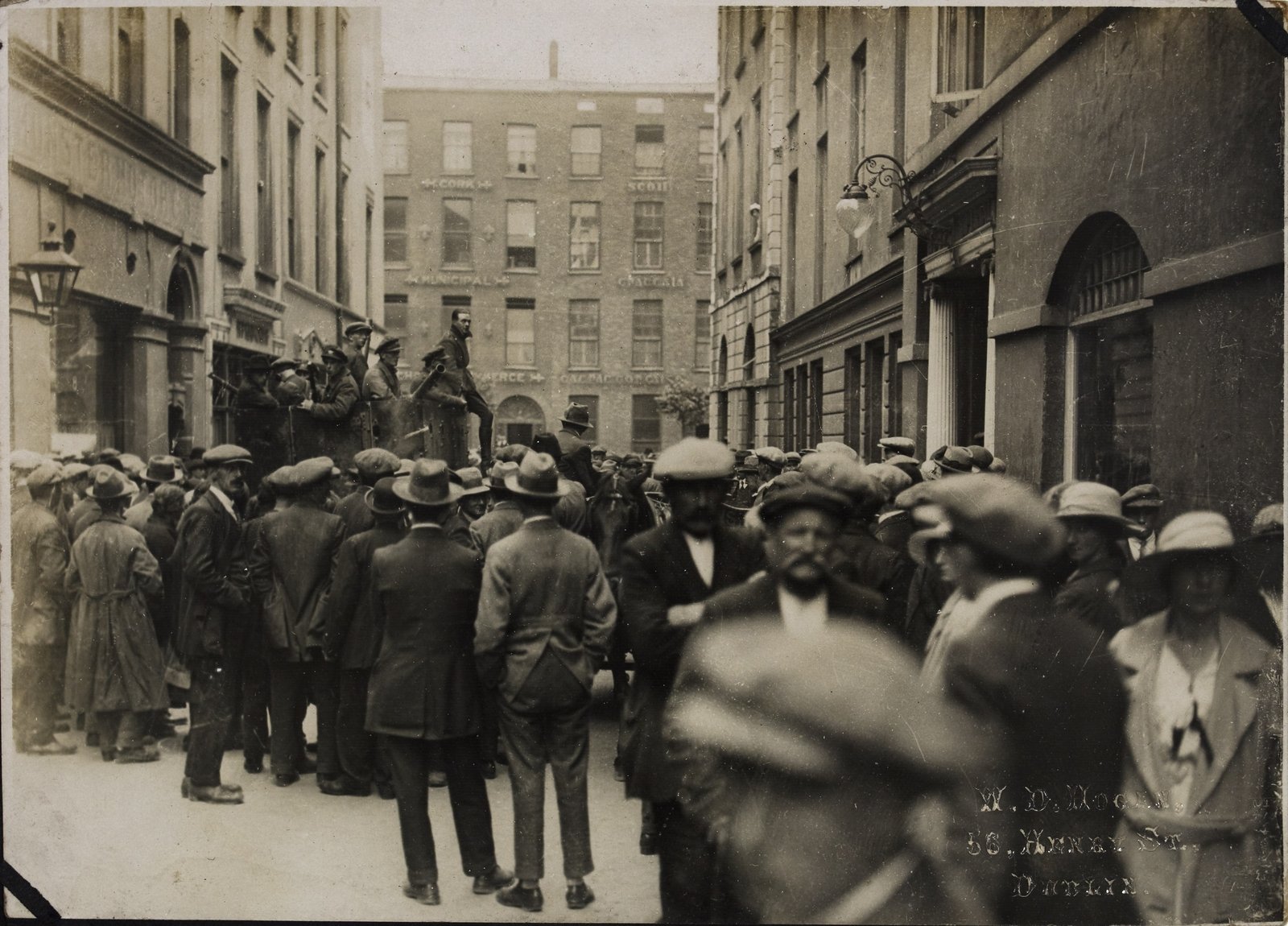 The first troops arrive in the city (Pic: National Library of Ireland)