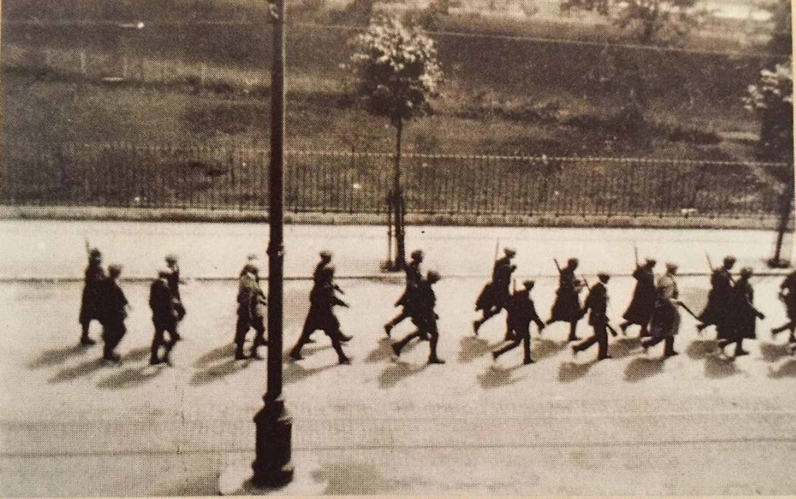 RETREAT: An extremely rare photograph, snatched in secret, of IRA fighters evacuating Cork city, just ahead of the National Army's advance on 10 August (Pic: Prof W.J O' Donovan /Military Archives/Imperial Hotel)