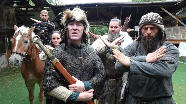 Hector ar an gceangail idir Iarthar agus Oirthear na hEorpa