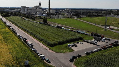 Thousands of people queue for coal supplies outside the Bogdanka coal mine