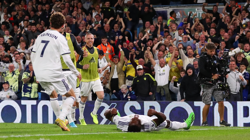 Luis Sinisterra celebrates his goal at Elland Road