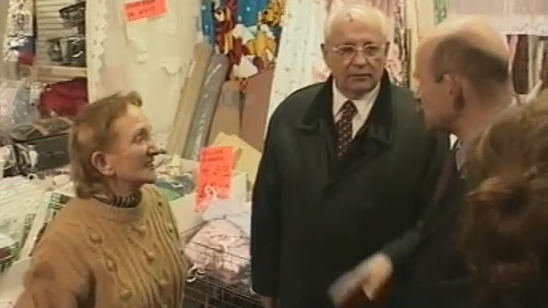 On the second day of his two-day visit, Mikhail Gorbachev met some of the retailers and locals in the Liberties (RTÉ Archives)