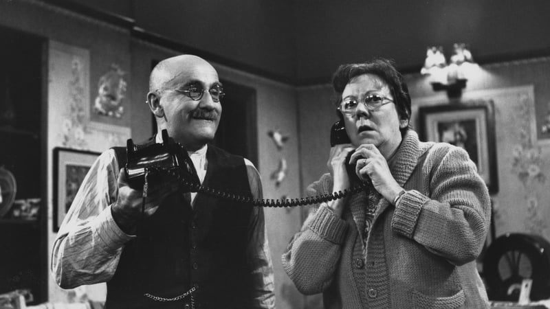 Actors Warren Mitchell (left) and Dandy Nichols in a scene from the television sitcom Till Death Us Do Part, 1968. (Photo by Radio Times/Getty Images)