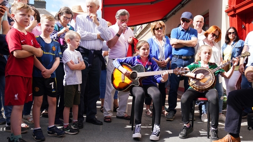 Musicians and sisters Anna and Aoife Dunleavy join a trad session on the streets of Mullingar on 31 July