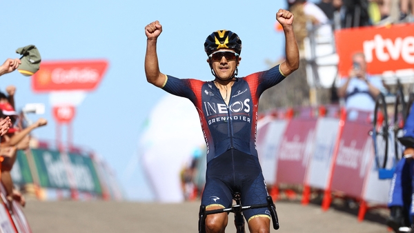 Richard Carapaz celebrates his stage win