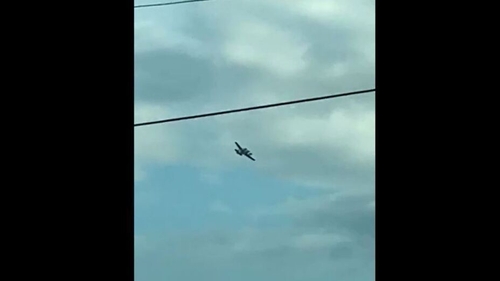 The plane was captured on a mobile phone as it circled over Tupelo
