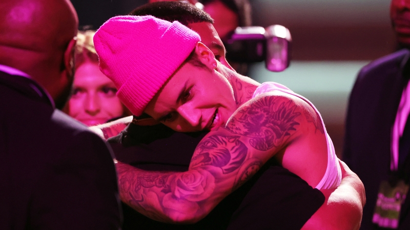 Justin Bieber: "So I'm going to take a break from touring for the time being. I'm going to be ok, but I need time to rest and get better."