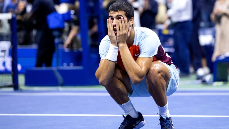 Carlos Alcaraz celebrates his win against Jannik Sinner