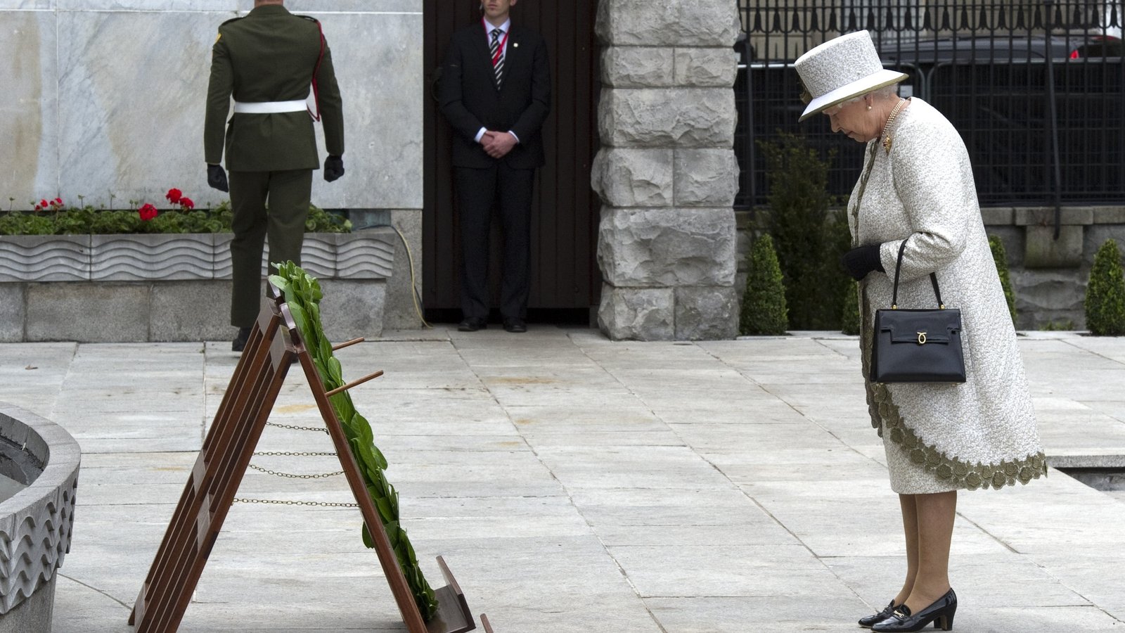 The first visit by a reigning British monarch to the Republic of Ireland took place in 2011. On the first day of the historic trip, Queen Elizabeth II, accompanied by President Mary McAleese, laid a wreath at the Garden of Remembrance in Dublin