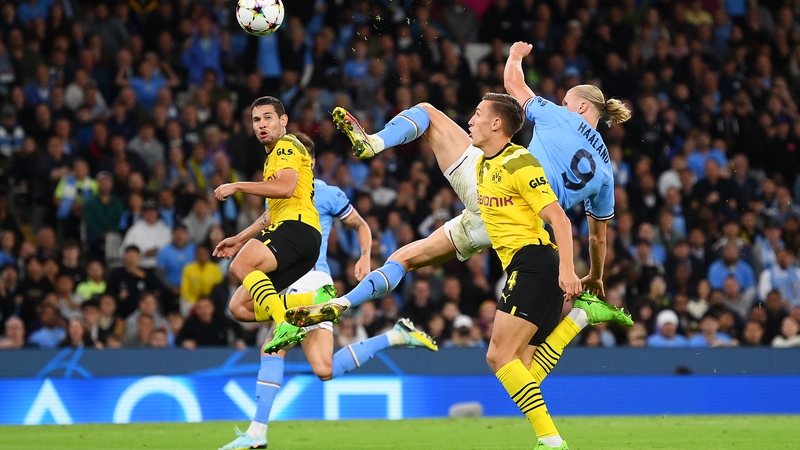 Erling Haaland of Manchester City scores a stunning goal