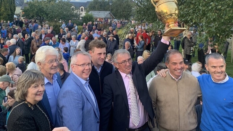 Michael Blake, Chef d'Equipe fhoireann na hÉireann i gCorn an Aga Khan, ina bhaile dúchais inné lena chomhghleacaithe foirne Max Wachman agus Cian O'Connor.
