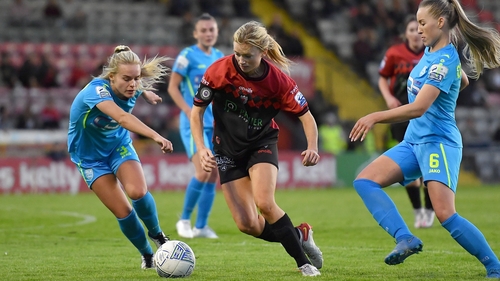 Bohemians captain Erica Burke dodges Fiona Donnelly (R) and Lynn Craven