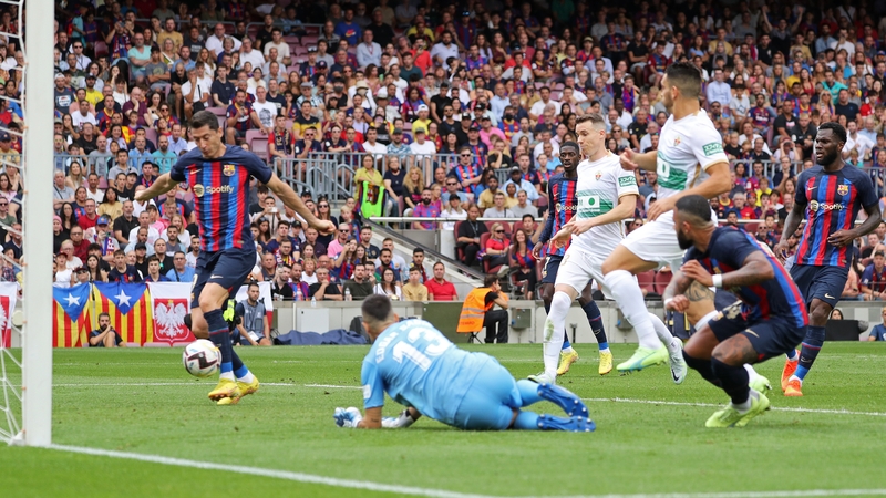 Robert Lewandowski (L) has hit a rich vein of form