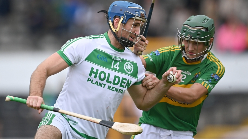 Colin Fennelly (L) of Ballyhale Shamrocks in action against Glenmore's Seán Duggan