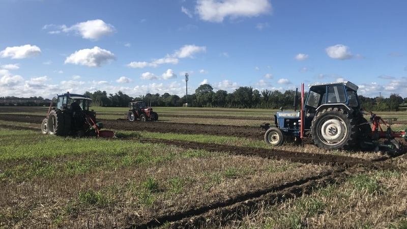 Tá tús á chur inniu leis an gComórtas Náisiúnta Treabhdóireachta den chéad uair ó 2019. Cuireadh an t-imeacht ar ceal i 2020 agus 2021 de bharr na paindéime.
Beidh sé ar siúl as seo go ceann trí lá i Ráithín an Uisce i gContae Laoise