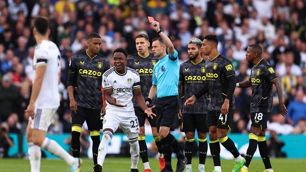 Luis Sinisterra received a second yellow card