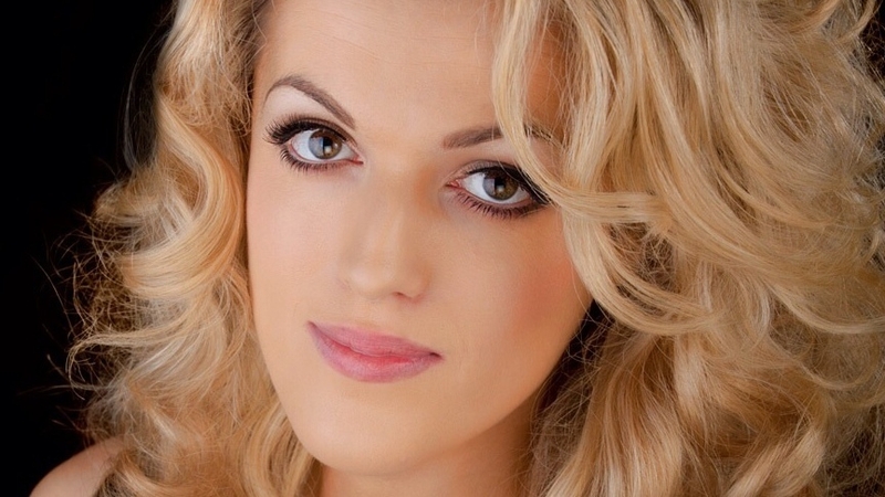 Claudia Boyle stars in La Traviata