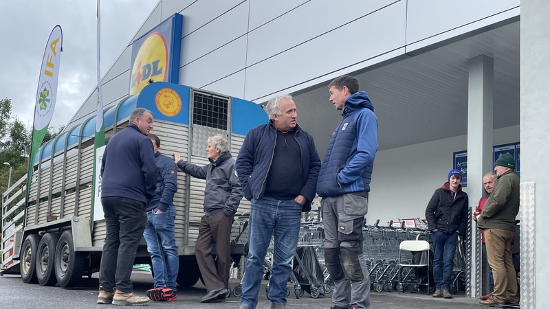 Egg producers protesting outside the Lidl branch in Cavan town (File pic)