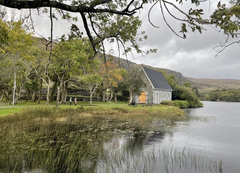 Aireagal Naomh Fionnbarra sa gceantar ina raibh na tuirbíní beartaithe.