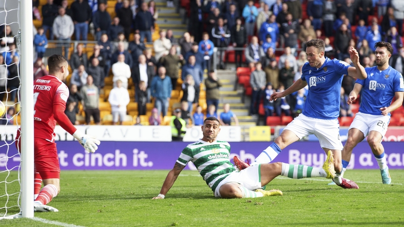 Giorgos Giakoumakis scores the winner for Celtic