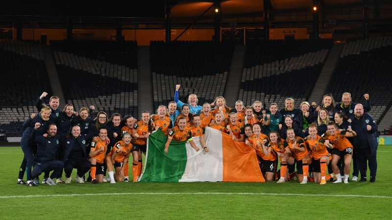 Foireann sacair ban na hÉireann i nGlaschú aréir