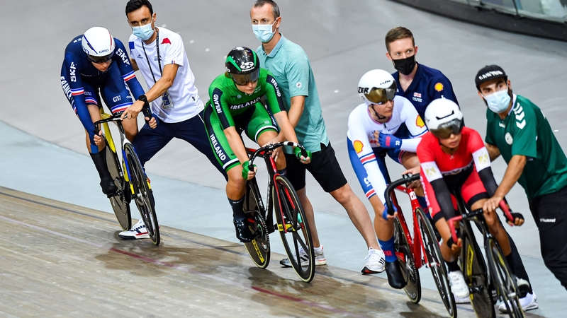 Lara Gillepsie lines up in her scratch race