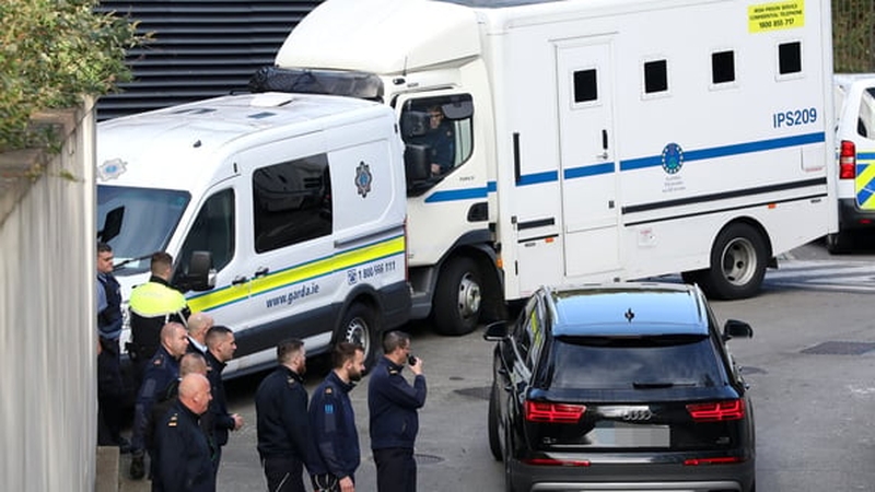 Tugadh Gerard Hutch os comhair na Cúirte Coiriúla Speisialta inniu