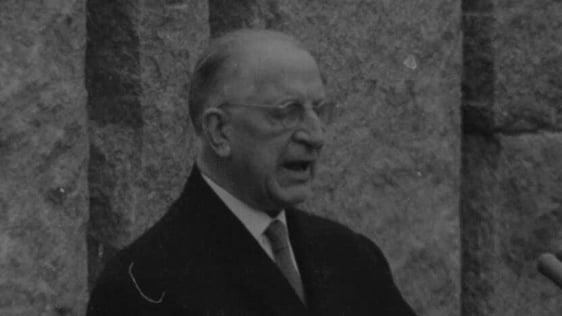 President Éamon de Valera pays tribute to Wolfe Tone at St Stephen's Green (1967)