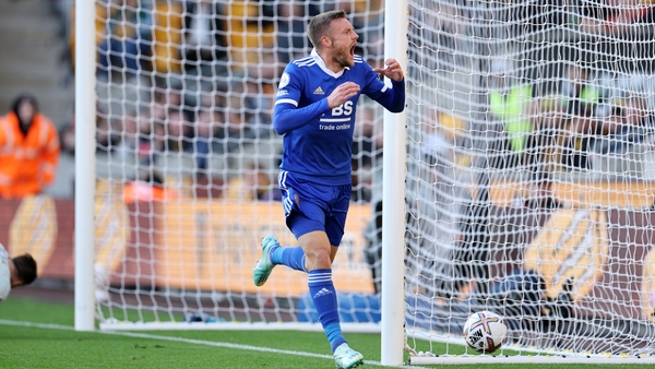 Jamie Vardy celebrates his goal for Leicester