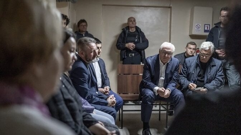 Frank-Walter Steinmeier met residents of Koriukivka in a bomb shelter