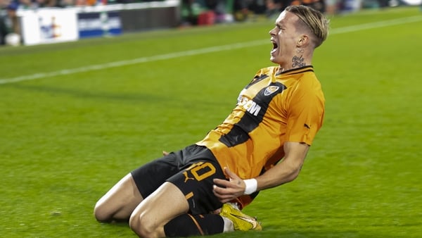 Mykhaylo Mudryk celebrates his second-half equaliser