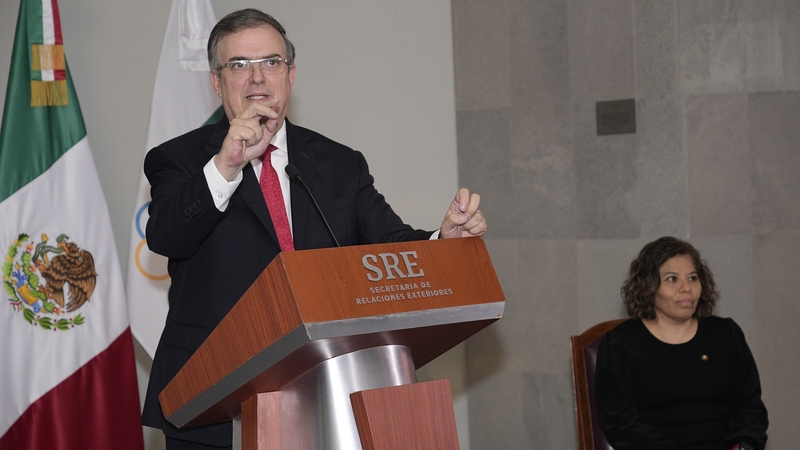 Marcelo Ebrard and Maria Jose Alcala (r) during the announcement of Mexico's bid to host the Olympic Games in 2036