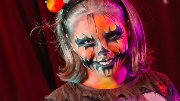 Halloween: Learn how to get this scary pumpkin look!