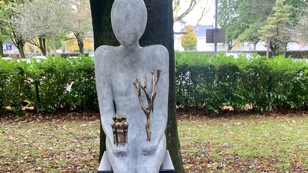 The sculpture was created by the artist Orla de Brí
