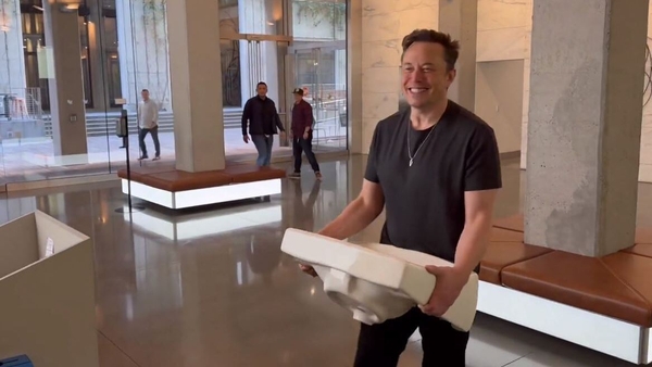 Elon Musk brought a sink into Twitter's San Francisco headquarters yesterday