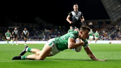 Louis Senior took his try tally to six