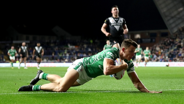 Louis Senior took his try tally to six