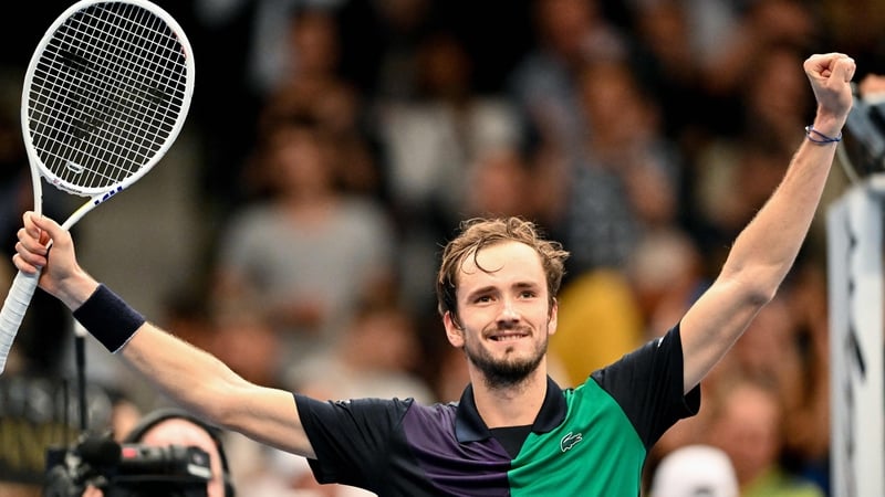 Medvedev salutes the Vienna crowd