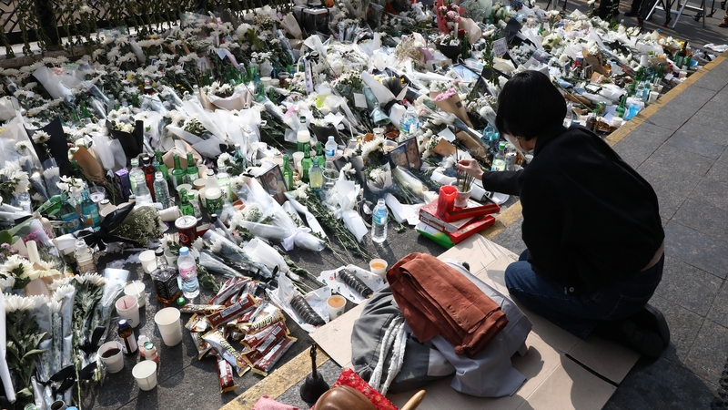A woman pays tribute to the victims of the Halloween celebration stampede in Seoul