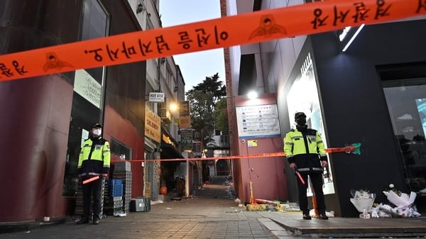 Numerous callers warned police of a crush in the narrow laneway