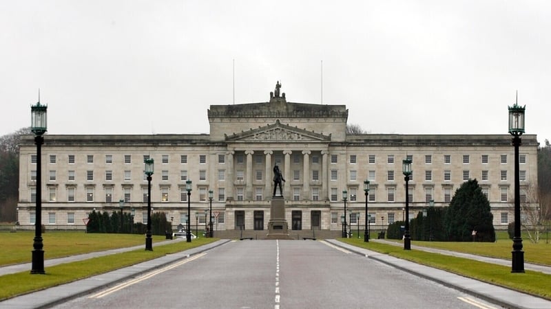 Ciorrú pá i ndán d'fheisirí Stormont