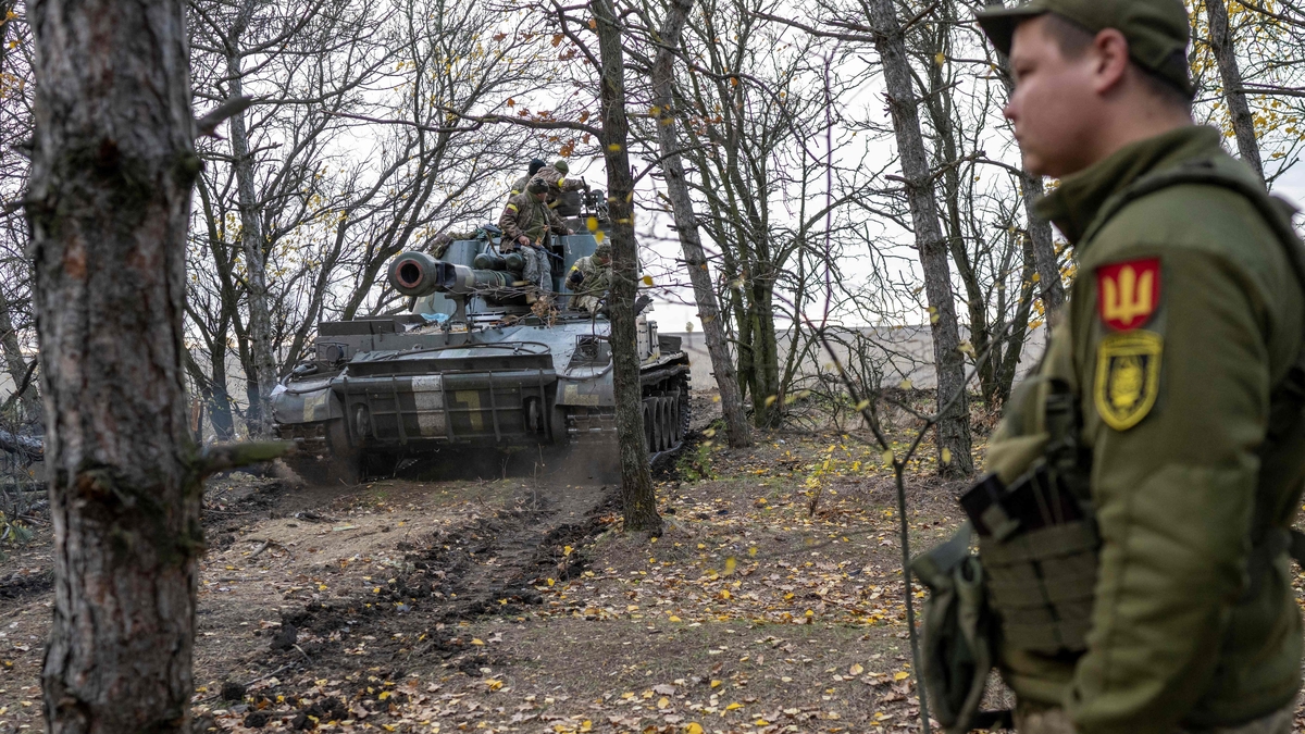 Russians pull out of Kherson