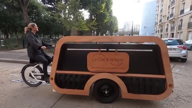 Isabelle Plumereau says the specially designed bike can bring a softer pace to funerals
(Image: Le Ciel & La Terre/@geoffrey_shots)