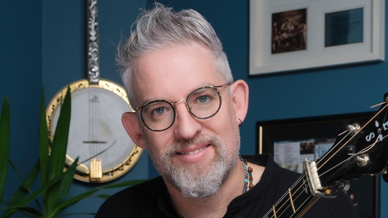 Enda Scahill has been named as the 2022 recipient of The Steve Martin Banjo Prize