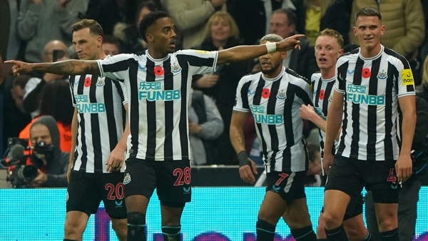 Joe Willock celebrates his winning goal